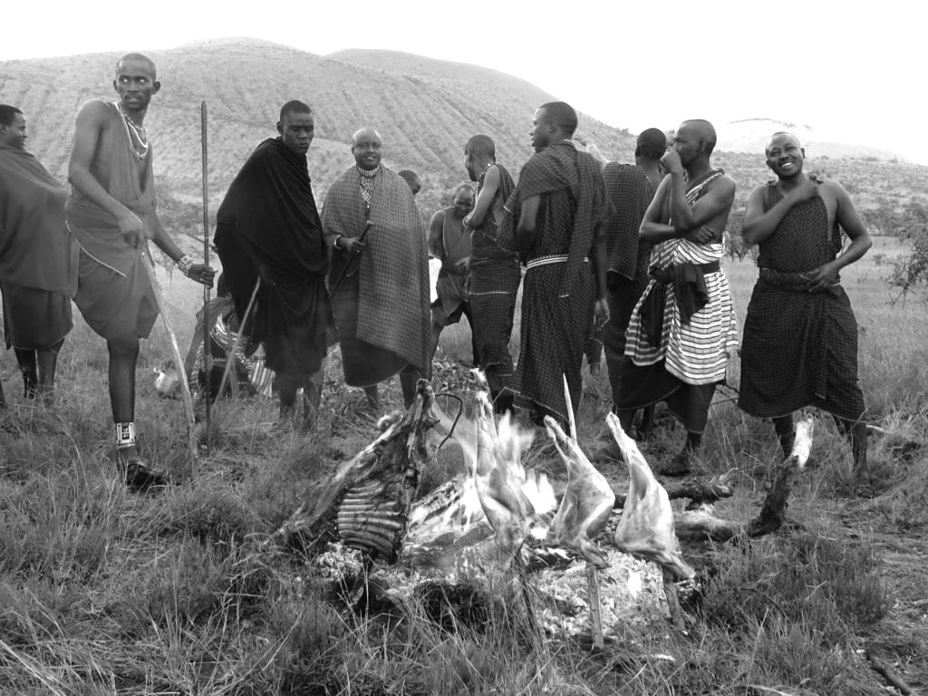 Maasai wakichoma nyama