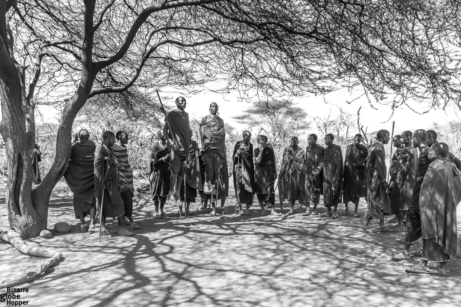 Maasai wakiimba na kucheza - Ngorongoro Tanzania