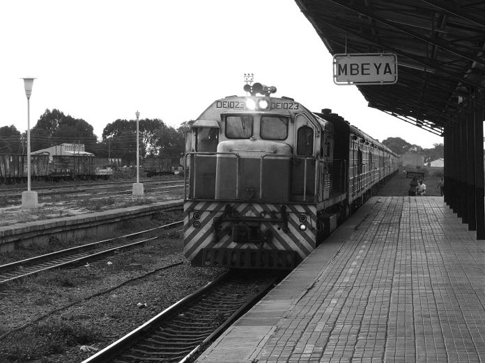 Treni ya abiria ya TAZARA ikiwa imesimama katika kituo mjini Mbeya